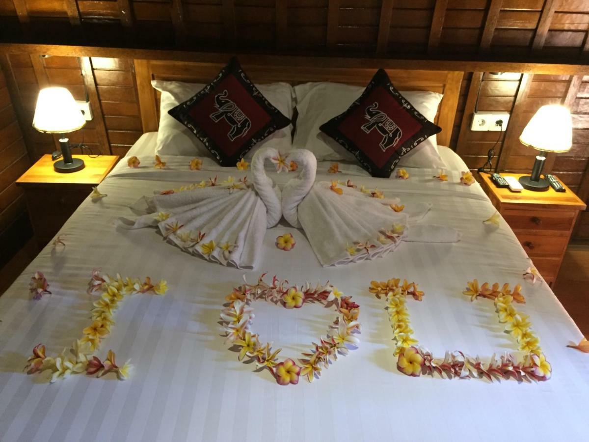 Lotus Bungalow Hotel Nusa Penida Esterno foto